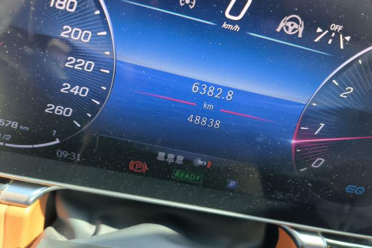 Used Mercedes-Benz S-Class 2021 S 450 L 4MATIC Odometer Close Up