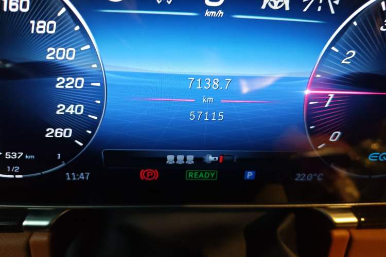Used Mercedes-Benz S-Class 2021 S 450 L 4MATIC Odometer Close Up