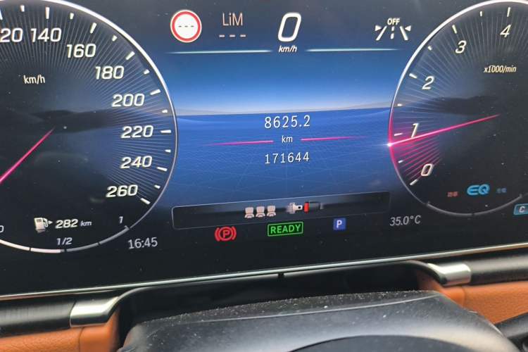 Used Mercedes-Benz S-Class 2021 S 400 L Business Model Odometer Close Up