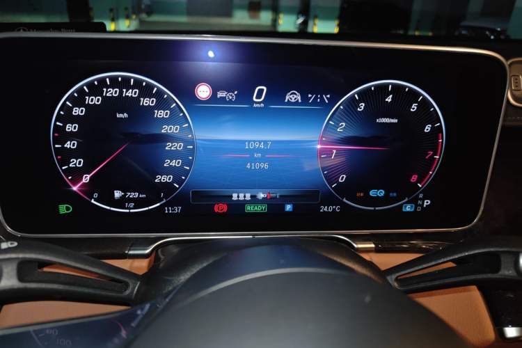 Used Mercedes-Benz S-Class 2021 S 450 L 4MATIC Odometer Close Up