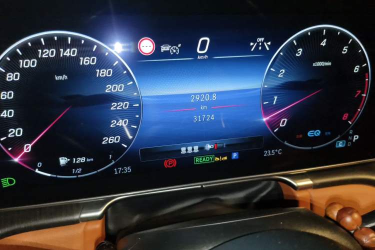 Used Mercedes-Benz S-Class 2021 S 400 L Business Model Odometer Close Up