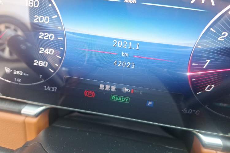 Used Mercedes-Benz S-Class 2021 S 400 L Business Model Odometer Close Up