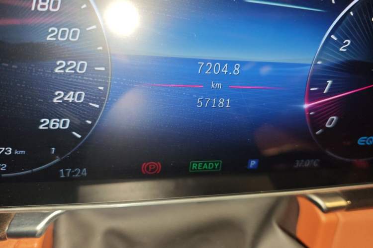 Used Mercedes-Benz S-Class 2021 S 450 L 4MATIC Odometer Close Up