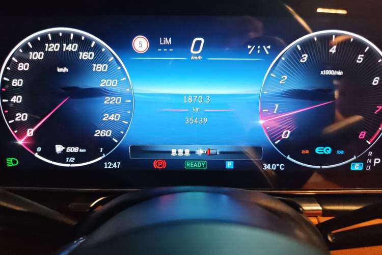 Used Mercedes-Benz S-Class 2021 S 400 L Business Model Odometer Close Up