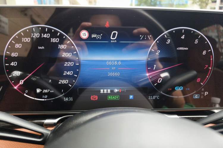 Used Mercedes-Benz S-Class 2021 S 450 L 4MATIC Odometer Close Up