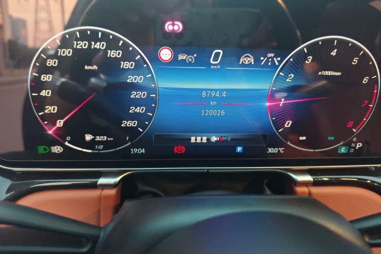 Used Mercedes-Benz S-Class 2021 S 450 L 4MATIC Odometer Close Up