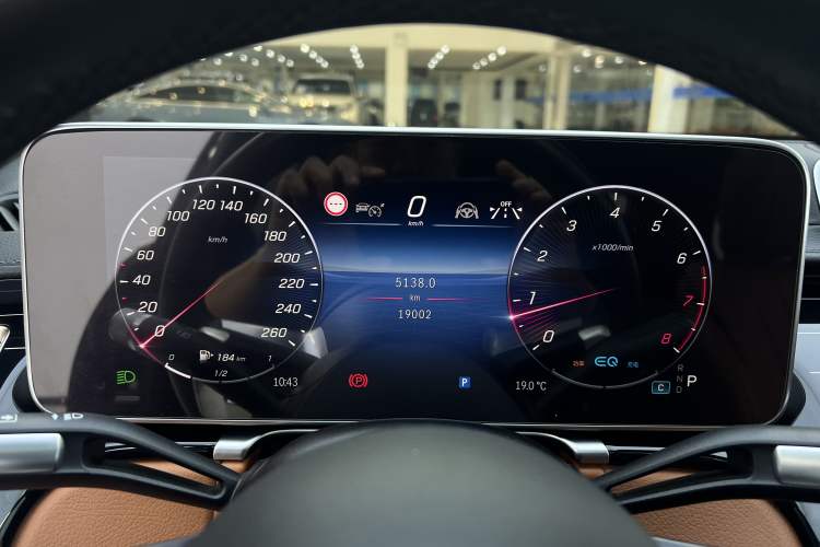 Used Mercedes-Benz S-Class 2021 S 450 L 4MATIC Odometer Close Up