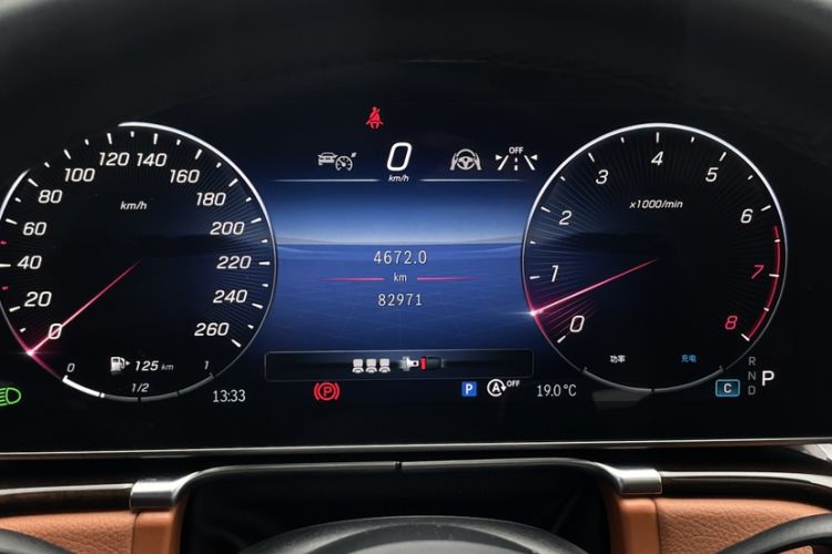 Used Mercedes-Benz S-Class 2021 S 450 L Odometer Close Up