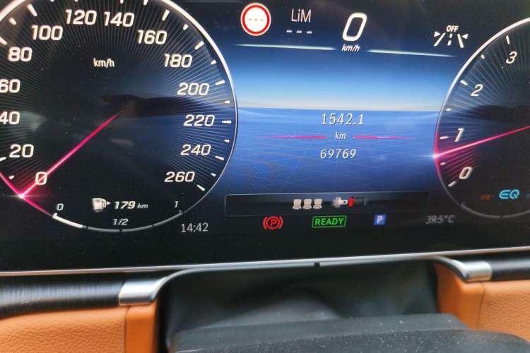 Used Mercedes-Benz S-Class 2021 S 400 L Business Model Odometer Close Up