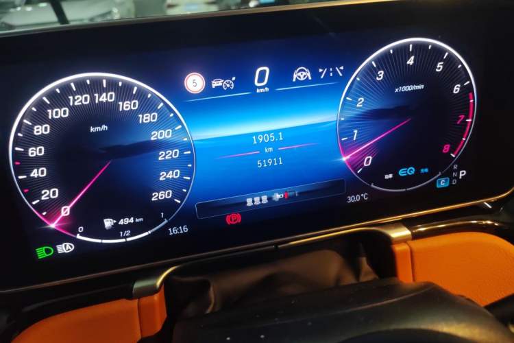 Used Mercedes-Benz S-Class 2021 Restyled S 450 L 4MATIC Odometer Close Up