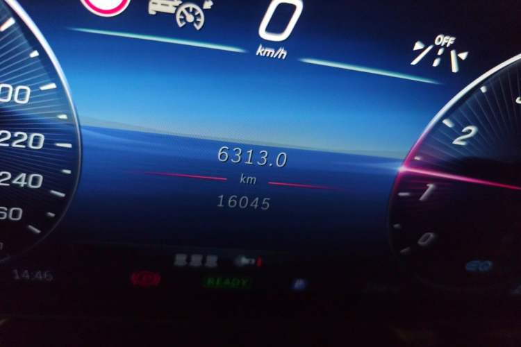 Used Mercedes-Benz S-Class 2021 S 450 L 4MATIC Odometer Close Up