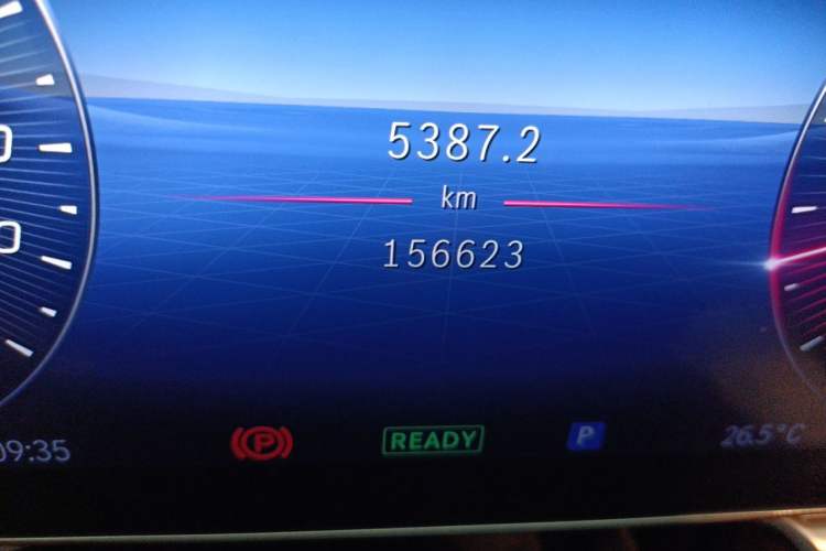 Used Mercedes-Benz S-Class 2021 S 450 L Odometer Close Up