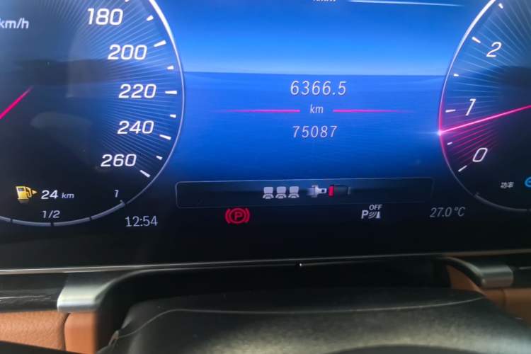 Used Mercedes-Benz S-Class 2021 Restyled S 400 L Luxury Edition Odometer Close Up