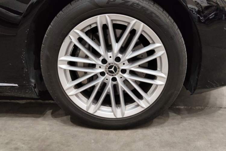 Used Mercedes-Benz S-Class 2021 S 450 L Right Front Wheel Hub