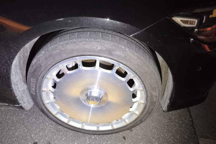 Used Mercedes-Benz S-Class 2021 S 400 L Luxury Model Right Front Wheel Hub