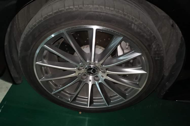 Used Mercedes-Benz S-Class 2021 S 450 L 4MATIC Right Front Wheel Hub