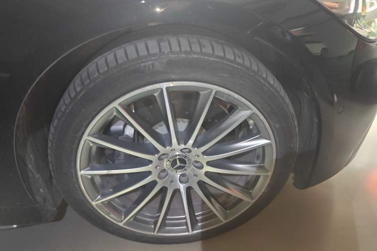 Used Mercedes-Benz S-Class 2021 S 450 L 4MATIC Right Front Wheel Hub