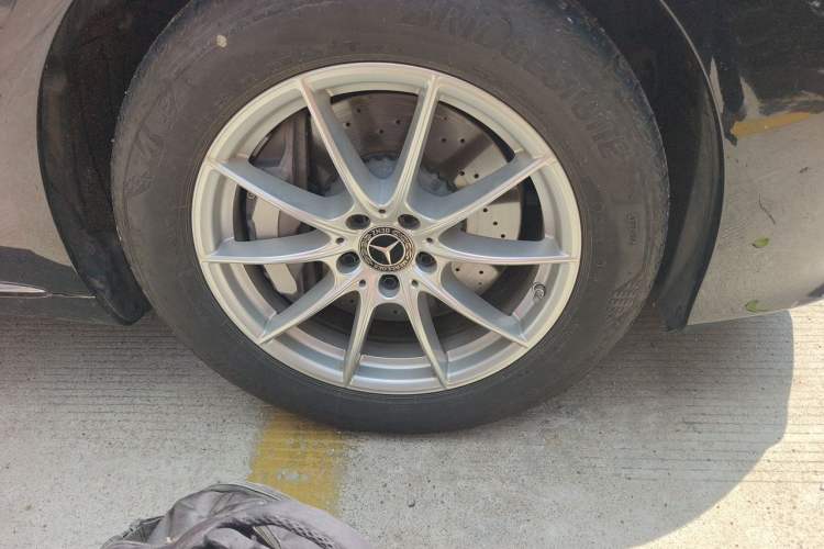 Used Mercedes-Benz S-Class 2021 S 400 L Business Model Right Front Wheel Hub