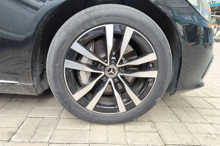 Used Mercedes-Benz S-Class 2021 S 400 L Luxury Model Right Front Wheel Hub