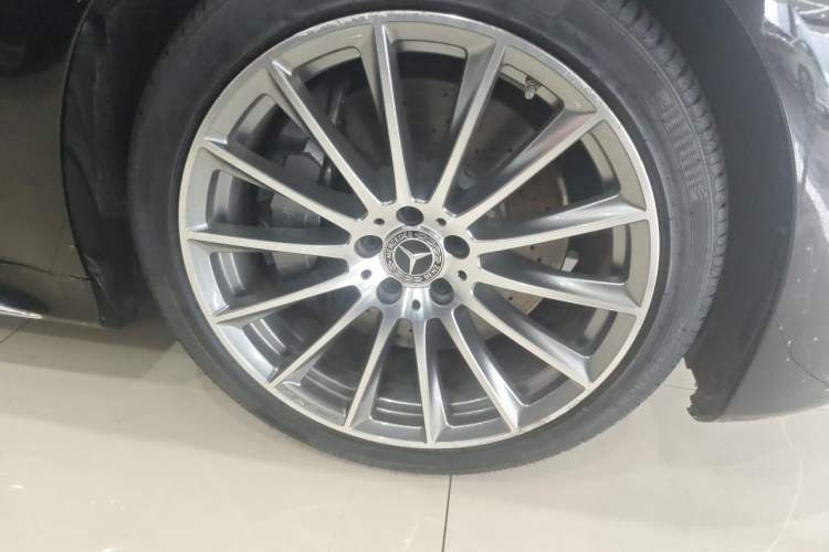 Used Mercedes-Benz S-Class 2021 Restyled S 450 L 4MATIC Right Front Wheel Hub