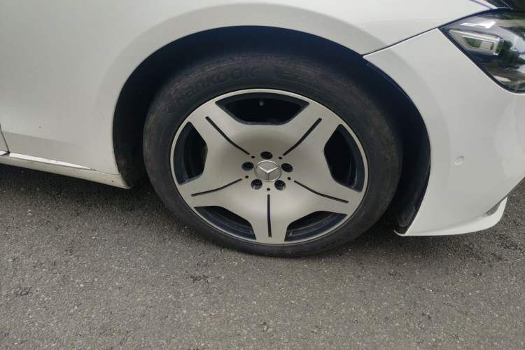 Used Mercedes-Benz S-Class 2021 S 400 L Luxury Model Right Front Wheel Hub
