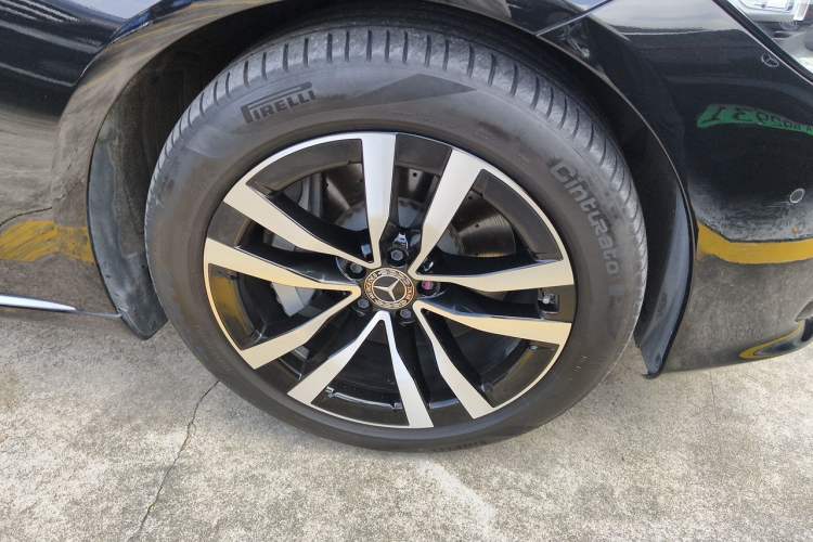 Used Mercedes-Benz S-Class 2021 S 400 L Luxury Model Right Front Wheel Hub