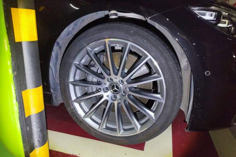Used Mercedes-Benz S-Class 2021 S 450 L 4MATIC Right Front Wheel Hub