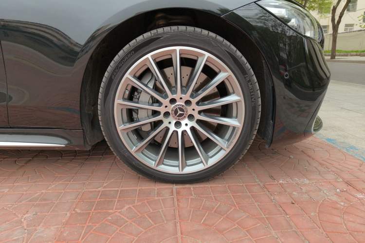 Used Mercedes-Benz S-Class 2021 S 450 L 4MATIC Right Front Wheel Hub