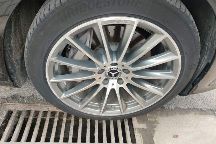 Used Mercedes-Benz S-Class 2021 S 400 L Luxury Model Right Front Wheel Hub