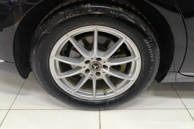 Used Mercedes-Benz S-Class 2021 S 400 L Business Model Right Rear Wheel Hub