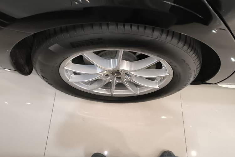 Used Mercedes-Benz S-Class 2021 S 400 L Business Model Right Rear Wheel Hub