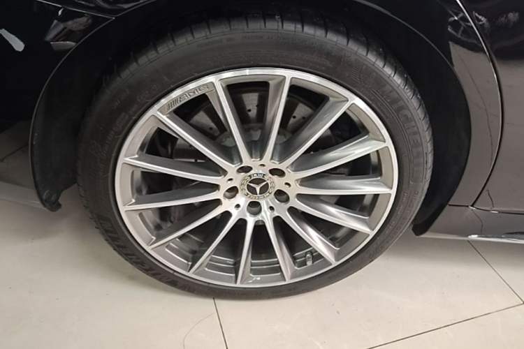 Used Mercedes-Benz S-Class 2021 S 450 L 4MATIC Right Rear Wheel Hub