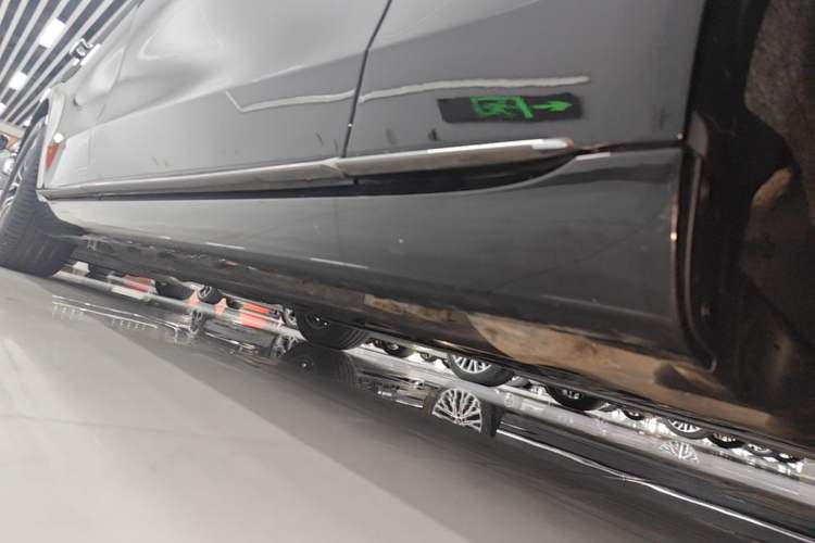 Used Mercedes-Benz S-Class 2021 S 400 L Business Model Right Side Sill