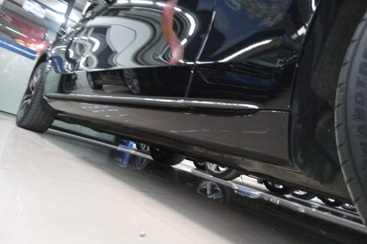 Used Mercedes-Benz S-Class 2021 S 400 L Luxury Model Right Side Sill