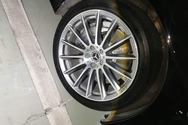 Used Mercedes-Benz S-Class 2021 S 450 L 4MATIC Right Front Wheel Hub