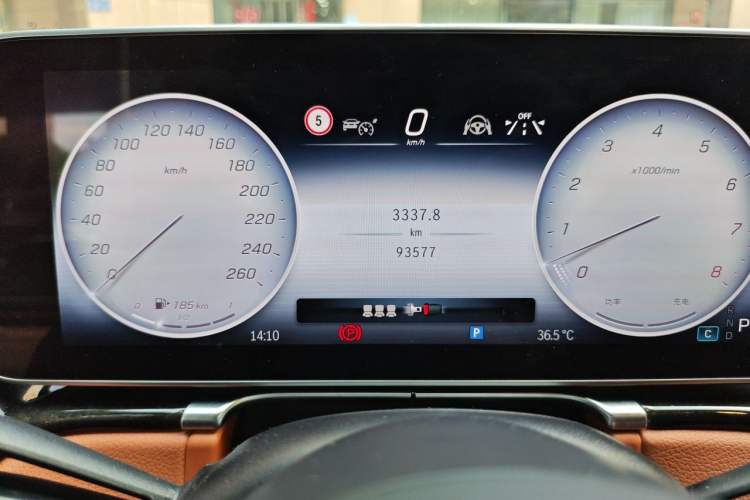 Used Mercedes-Benz S-Class 2021 S 450 L 4MATIC Odometer Close Up