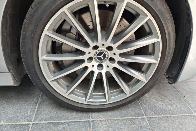 Used Mercedes-Benz S-Class 2021 S 450 L 4MATIC Right Front Wheel Hub