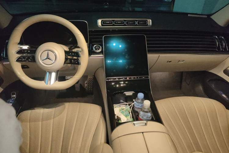 Used Mercedes-Benz S-Class 2022 S 450 L 4MATIC Center Console