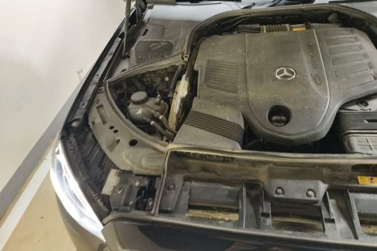 Used Mercedes-Benz S-Class 2022 S 400 L Luxury Model Engine Bay Right