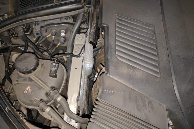 Used Mercedes-Benz S-Class 2022 S 400 L Luxury Model Engine Bay Right