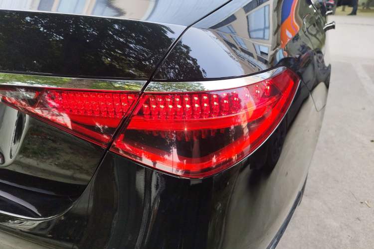 Used Mercedes-Benz S-Class 2022 S 400 L Luxury Model Exterior 3