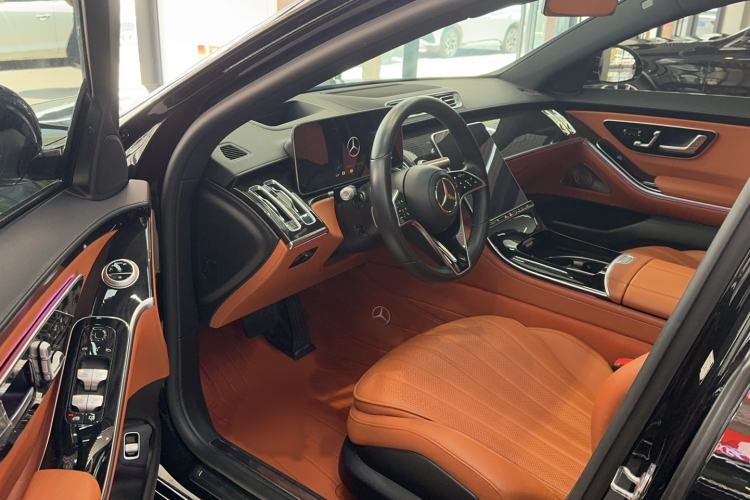 Used Mercedes-Benz S-Class 2022 Revised S 400 L Luxury Edition Interior 1