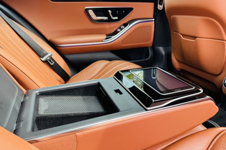 Used Mercedes-Benz S-Class 2022 S 400 L Business Model Interior 1