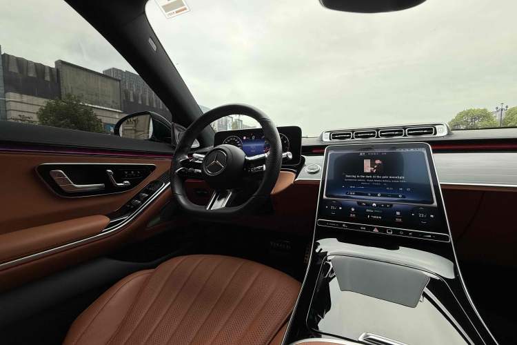 Used Mercedes-Benz S-Class 2022 S 450 L 4MATIC Interior 2