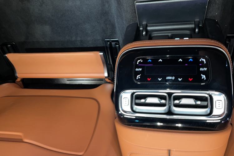 Used Mercedes-Benz S-Class 2022 S 450 L 4MATIC Interior 3
