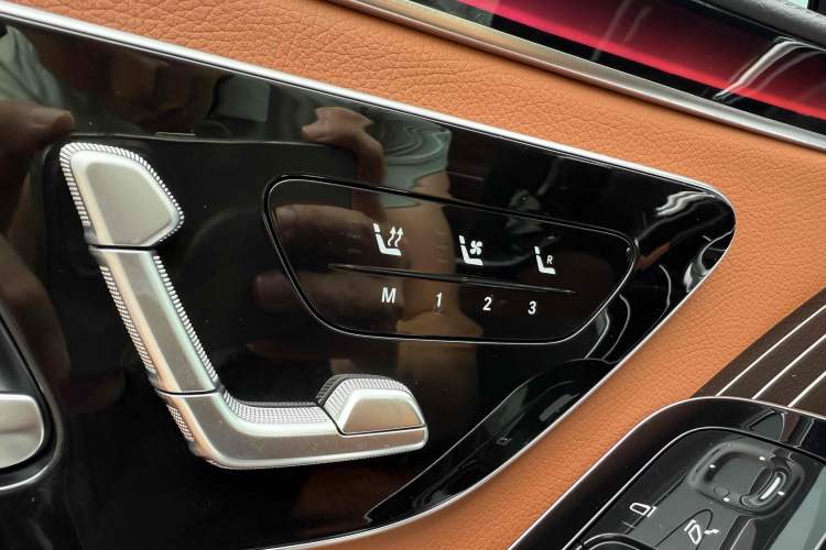 Used Mercedes-Benz S-Class 2022 S 450 L 4MATIC Interior 9