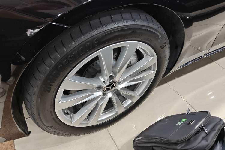 Used Mercedes-Benz S-Class 2022 Revised S 400 L Business Version Left Front Wheel Hub