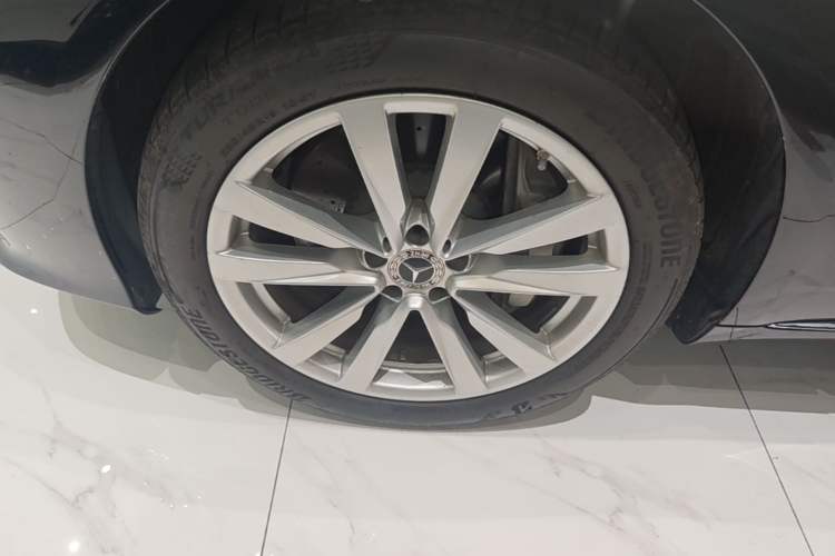Used Mercedes-Benz S-Class 2022 Revised S 400 L Business Version Left Front Wheel Hub