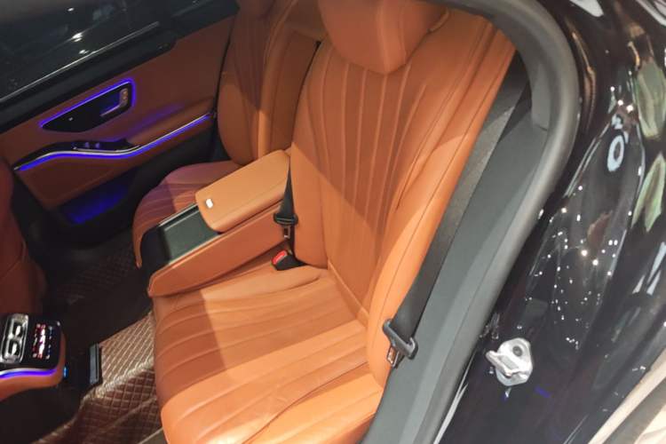Used Mercedes-Benz S-Class 2022 Revised S 400 L Business Version Left Rear Seat