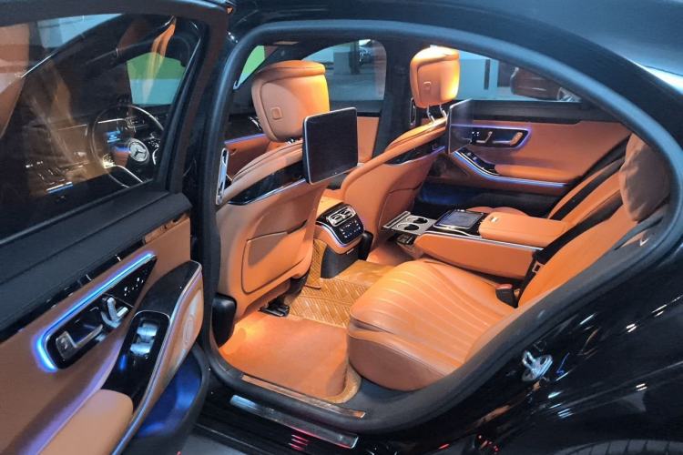 Used Mercedes-Benz S-Class 2022 S 400 L Luxury Model Left Rear Seat